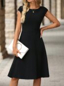 Vestido Mini de Punto Negro Elegante con Cintura Entallada