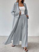 Conjunto de Abrigo Largo y Pantalones Anchos con Contraste
