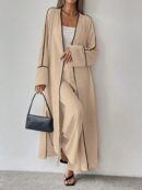 Conjunto de Abrigo Largo y Pantalones Anchos con Contraste