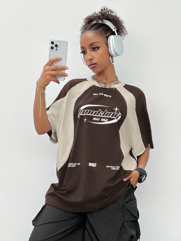 Remera Oversize Deportiva con Estampado de Bloques de Colores - Image 7