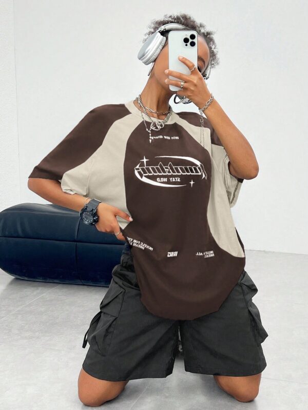 Remera Oversize Deportiva con Estampado de Bloques de Colores - Image 10