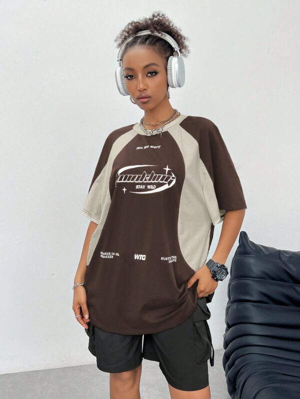 Remera Oversize Deportiva con Estampado de Bloques de Colores - Image 11