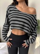 Remera Asimétrica de Manga Larga, Corte Cropped y Cuello Desnudo
