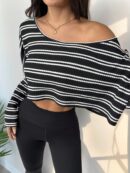 Remera Asimétrica de Manga Larga, Corte Cropped y Cuello Desnudo