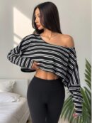 Remera Asimétrica de Manga Larga, Corte Cropped y Cuello Desnudo