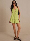 Set Casual de Verano con Top Halter y Shorts
