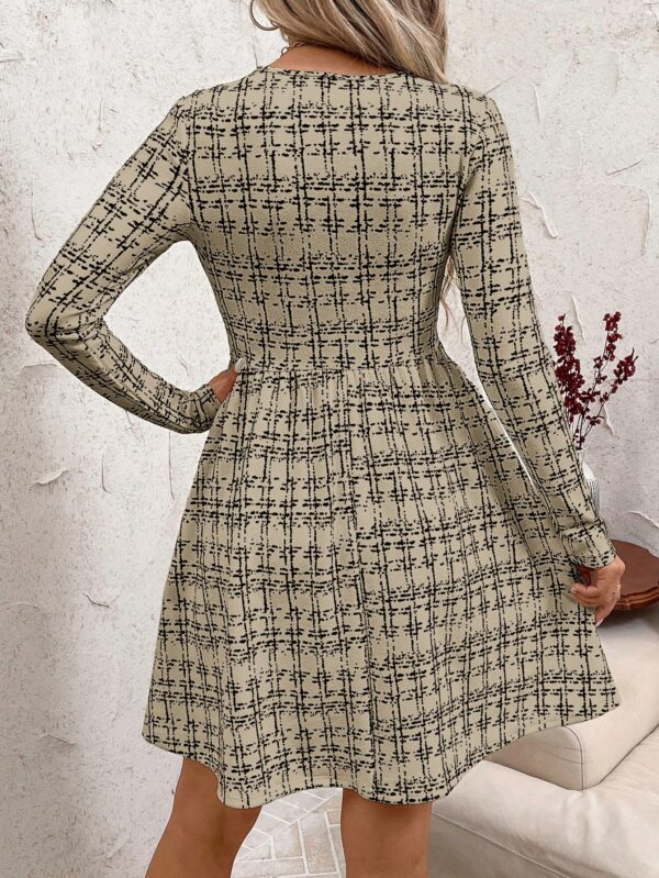 Vestido Corto a Cuadros con Manga Larga y Cuello Redondo - Image 14