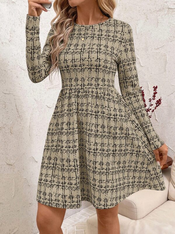 Vestido Corto a Cuadros con Manga Larga y Cuello Redondo - Image 15