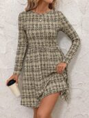 Vestido Corto a Cuadros con Manga Larga y Cuello Redondo