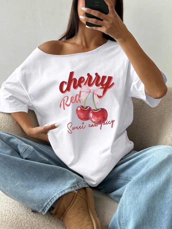 Remera Asimétrica Estampada de Hibiscus y Hombro Descubierto - Image 16