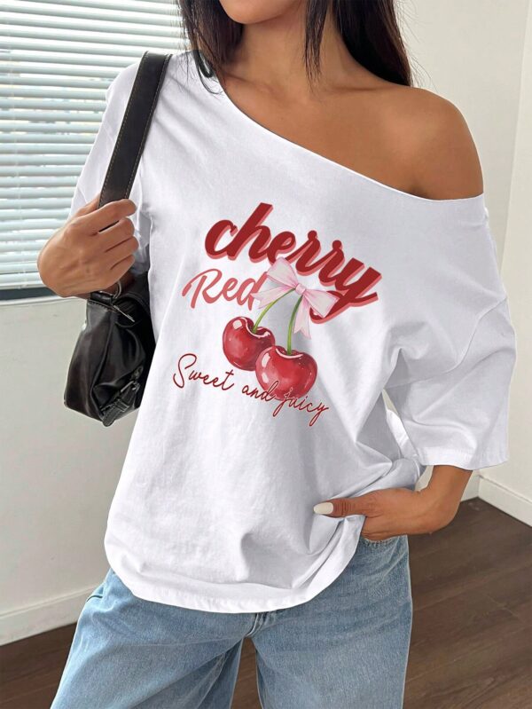 Remera Asimétrica Estampada de Hibiscus y Hombro Descubierto - Image 18