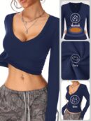 Remera Estilo Y2K con Estampado de Ramas y Escote en V