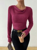 Camiseta Asimétrica Vintage con Cuello Drapeado y Manga Larga Ajustada