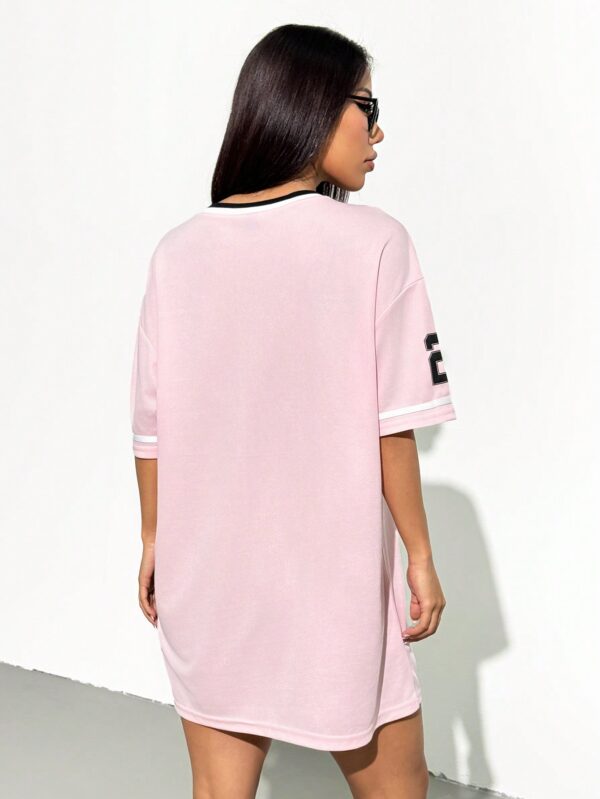 Vestido Casual de Verano con Escote en V y Estampado de Letras y Números - Image 26