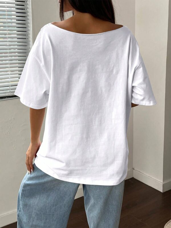 Remera Asimétrica Oversize con Detalles de Encaje y Lazo - Image 6
