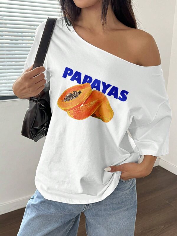 Remera Asimétrica Estampada de Hibiscus y Hombro Descubierto - Image 20