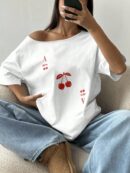 Remera Asimétrica Estampada de Hibiscus y Hombro Descubierto