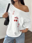 Remera Asimétrica Estampada de Hibiscus y Hombro Descubierto