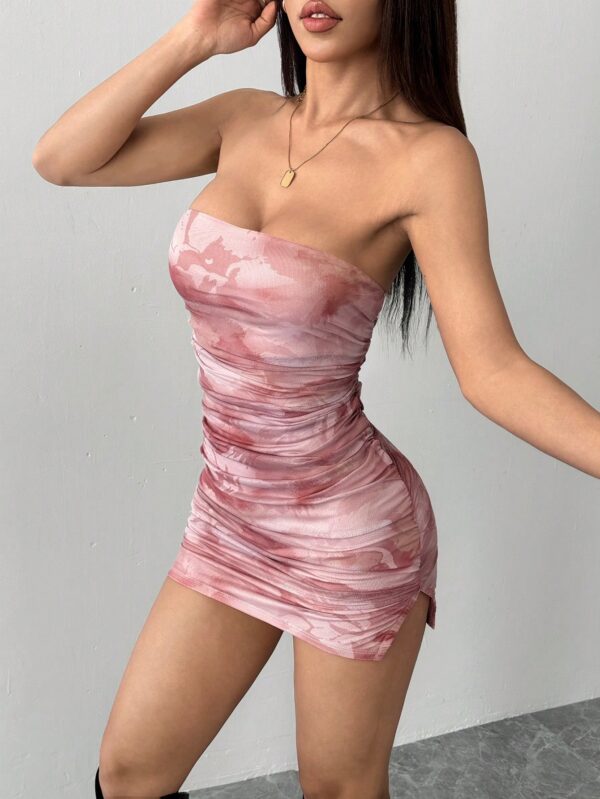 Vestido Mini Strapless con Estampado y Ruched - Image 8