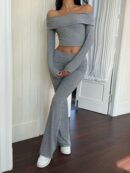 Set de Top Corto y Pantalones Acampanados con Hombros Descubiertos