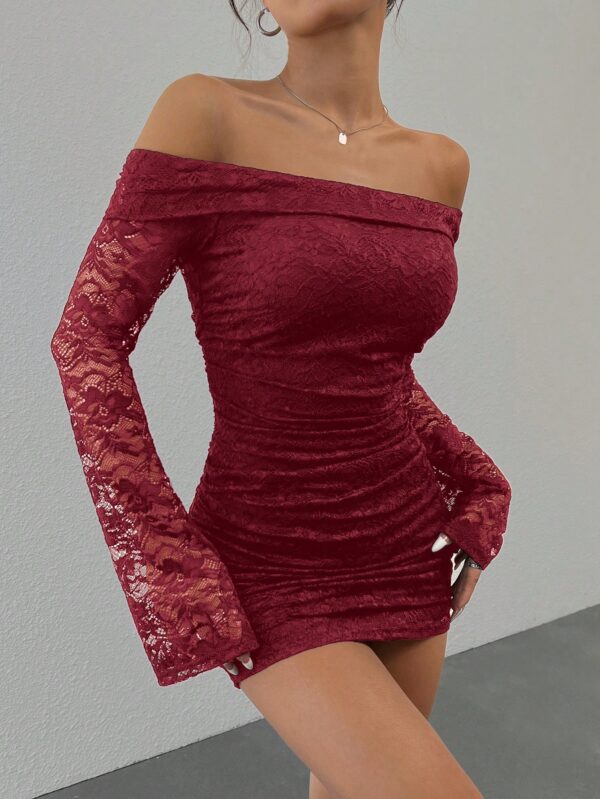 Vestido Bodycon de Encaje con Hombros Descubiertos - Image 9