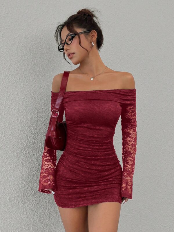 Vestido Bodycon de Encaje con Hombros Descubiertos - Image 10