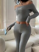 Set de Top Corto y Pantalones Acampanados con Hombros Descubiertos