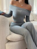 Set de Top Corto y Pantalones Acampanados con Hombros Descubiertos