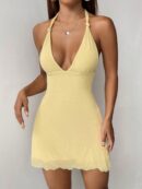 Vestido Amarillo de Malla Petite con Cuello Halter