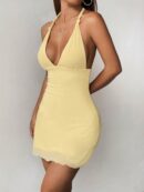 Vestido Amarillo de Malla Petite con Cuello Halter