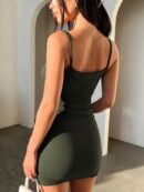 Vestido Mini Ajustado con Tirantes y Detalle de Costillas