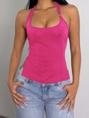 Top Estilo Halter con Espalda Descubierta y Detalles Metálicos