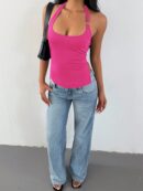 Top Estilo Halter con Espalda Descubierta y Detalles Metálicos