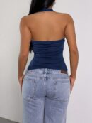Top Estilo Halter con Espalda Descubierta y Detalles Metálicos