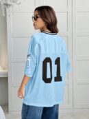 Camiseta Deportiva de Malla con Estampado de Números y Letras