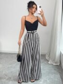 Mono Elegante a Rayas con Cinturón y Tirantes