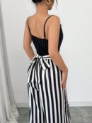 Mono Elegante a Rayas con Cinturón y Tirantes