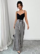 Mono Elegante a Rayas con Cinturón y Tirantes