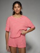 Conjunto Casual de Camiseta y Shorts a Rayas con Hombros Caídos
