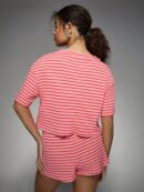 Conjunto Casual de Camiseta y Shorts a Rayas con Hombros Caídos