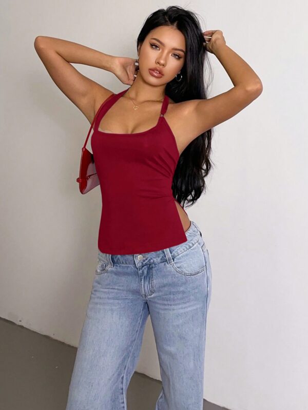 Top Estilo Halter con Espalda Descubierta y Detalles Metálicos - Image 18