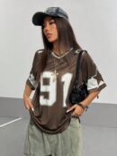 Camiseta Deportiva de Malla con Estampado Numérico y Manga Corta