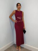 Vestido Largo Elegante con Detalles de Encaje y Abertura