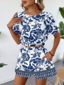 Conjunto Casual de Crop Top y Shorts con Estampado Geométrico