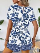 Conjunto Casual de Crop Top y Shorts con Estampado Geométrico