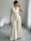 Mono Elegante de Doble Botonadura con Pliegues y Cinturón