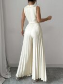Mono Elegante de Doble Botonadura con Pliegues y Cinturón