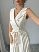 Mono Elegante de Doble Botonadura con Pliegues y Cinturón