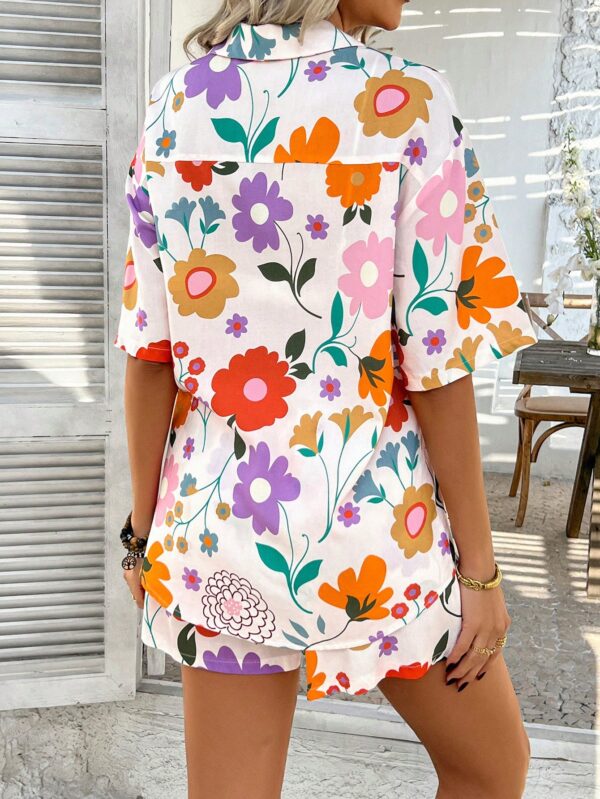 Conjunto Veraniego Bohemio de Blusa y Shorts con Estampado Floral - Image 23