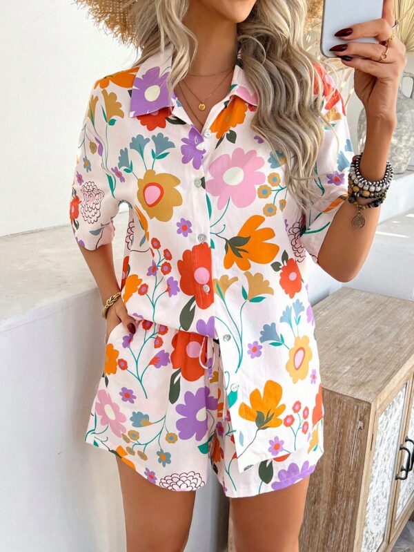 Conjunto Veraniego Bohemio de Blusa y Shorts con Estampado Floral - Image 27